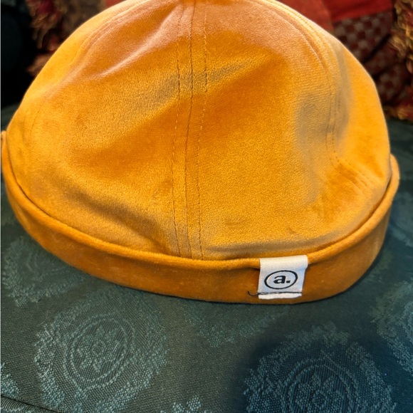 ALLEGED MENS BRIMLESS CAP BEANIE GAT GOLD NWOT ADJUSTABLE OS MOLESKIN - Picture 4 of 4